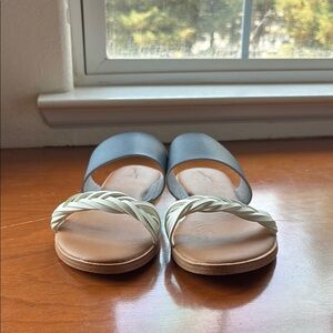 NWOT Women's Universal Thread Navy and White Sandals